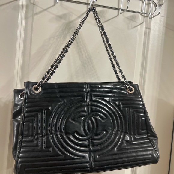 Chanel Quilted Chain Shoulder Bag - Picture 10 of 12